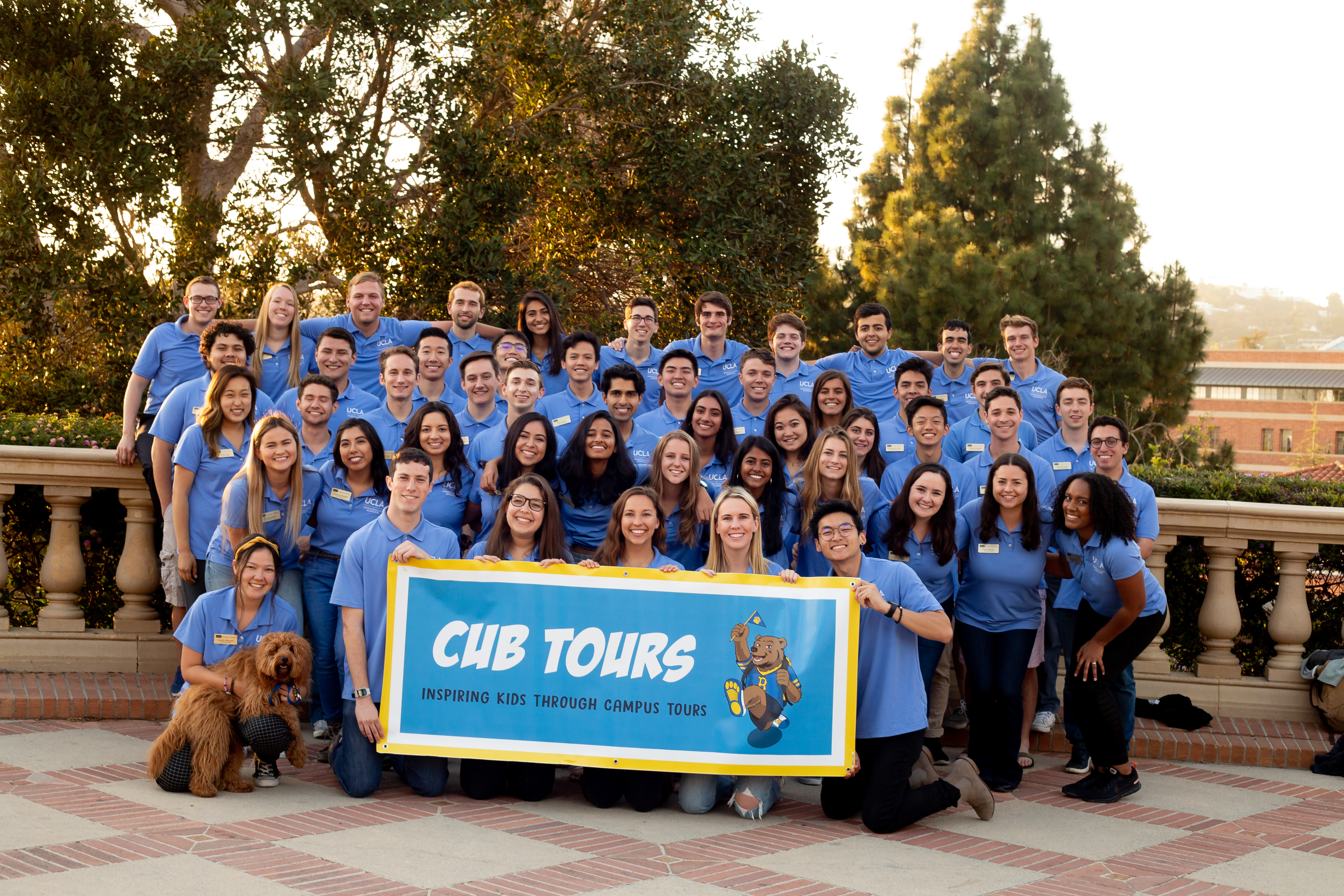 Group Picture of Cub Tours 2018 Guidess